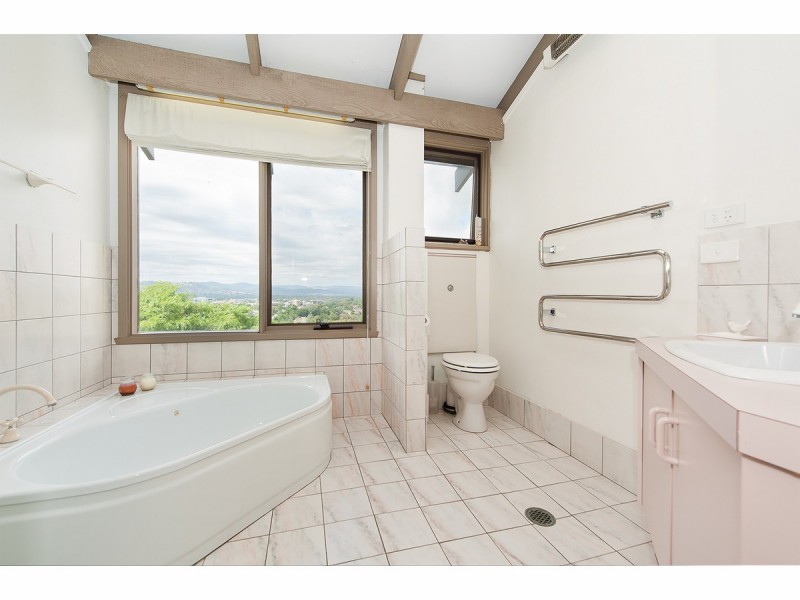 4 Bunker Court, Albury NSW 2640