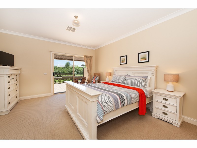 26 Lobbe Road, Thurgoona NSW 2640