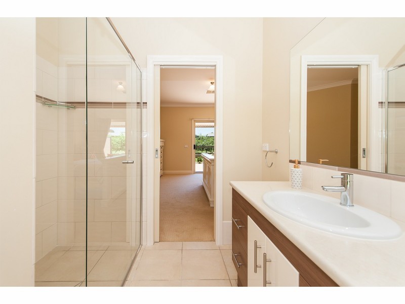 26 Lobbe Road, Thurgoona NSW 2640