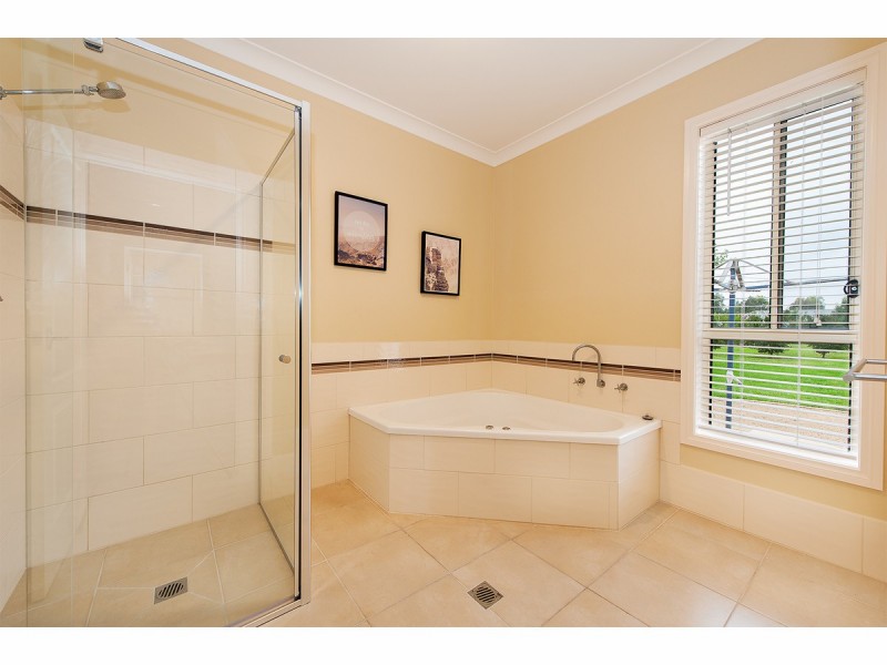 26 Lobbe Road, Thurgoona NSW 2640