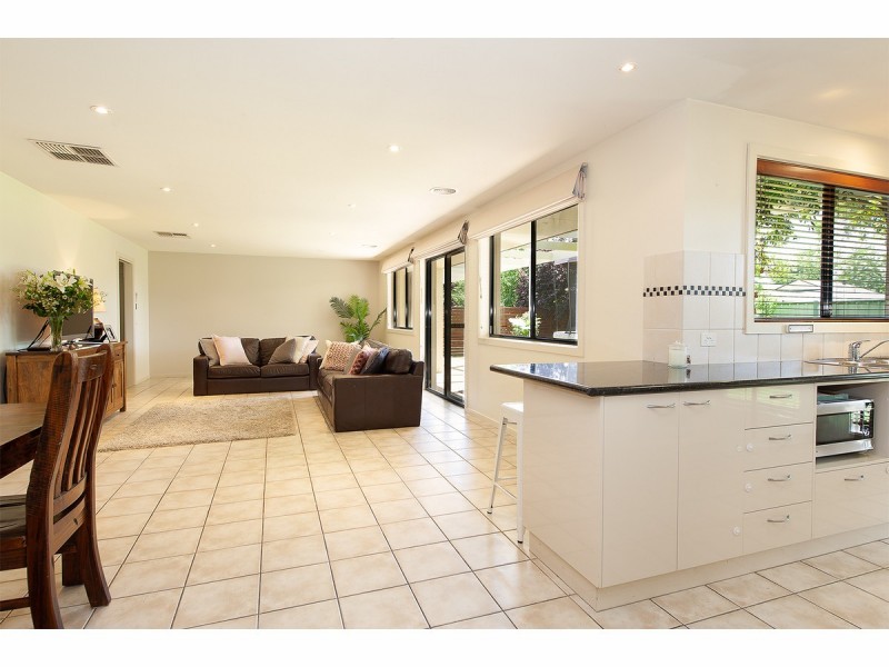 32 Jenny Wren Place, East Albury NSW 2640