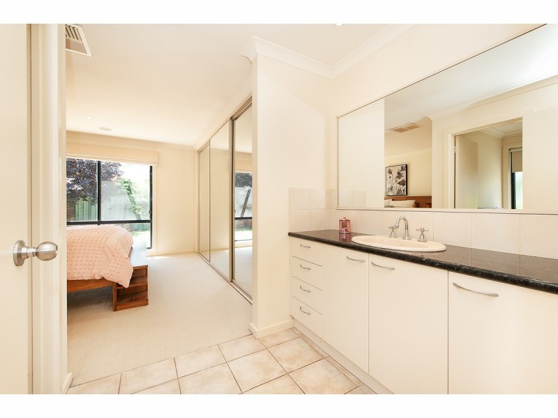 32 Jenny Wren Place, East Albury NSW 2640