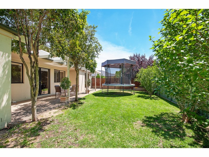 32 Jenny Wren Place, East Albury NSW 2640