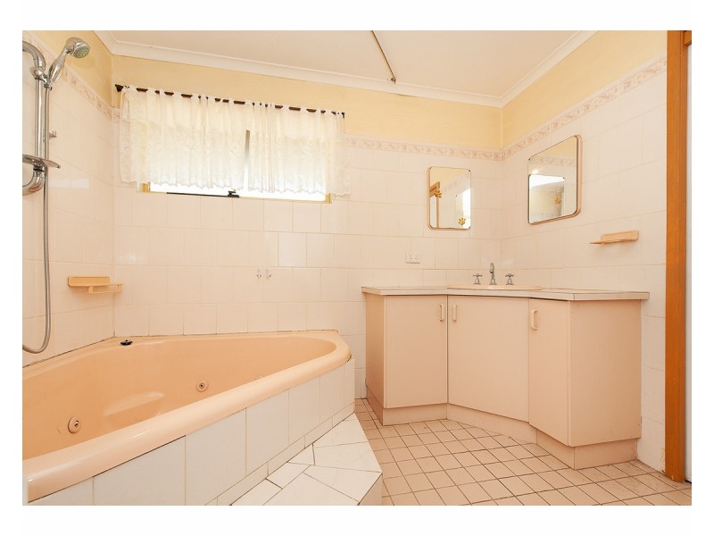 47 Lowe Street, Howlong NSW 2643