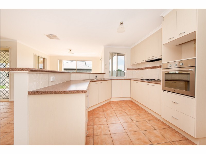 7 Hawk Place, West Wodonga VIC 3690