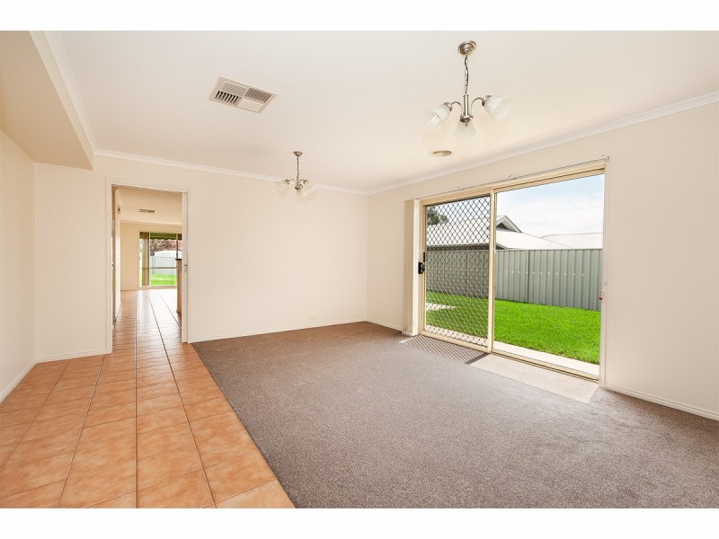 7 Hawk Place, West Wodonga VIC 3690