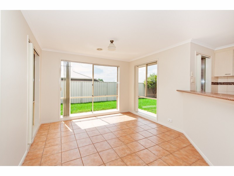 7 Hawk Place, West Wodonga VIC 3690