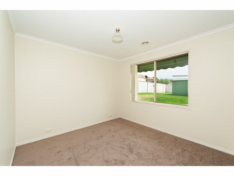 7 Hawk Place, West Wodonga VIC 3690