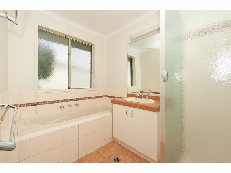 7 Hawk Place, West Wodonga VIC 3690