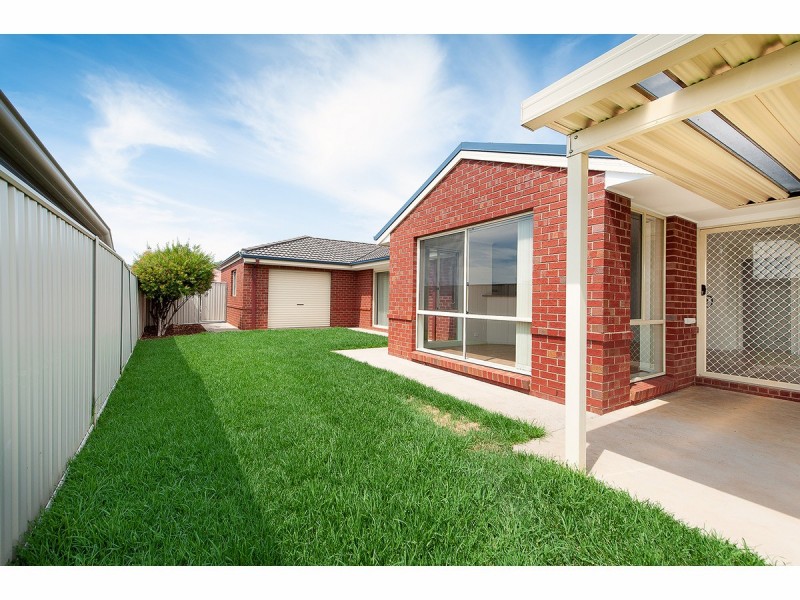 7 Hawk Place, West Wodonga VIC 3690