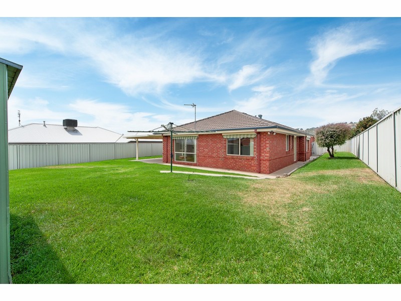7 Hawk Place, West Wodonga VIC 3690