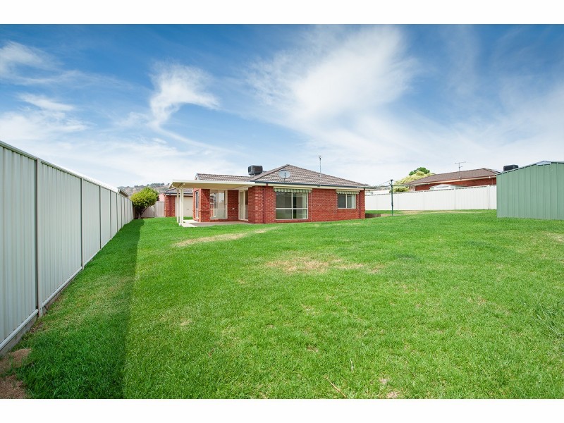 7 Hawk Place, West Wodonga VIC 3690