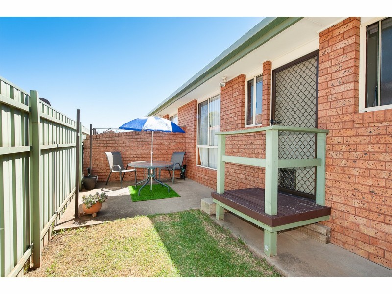 2/7 Kambora Court, Lavington NSW 2641