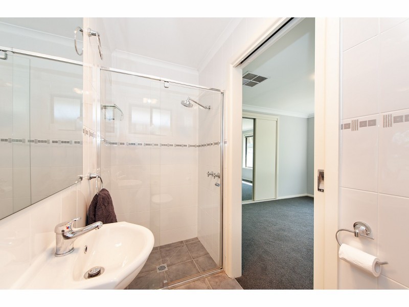 705 Centaur Road, Hamilton Valley NSW 2641