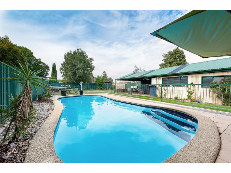 424 English Avenue, Lavington NSW 2641