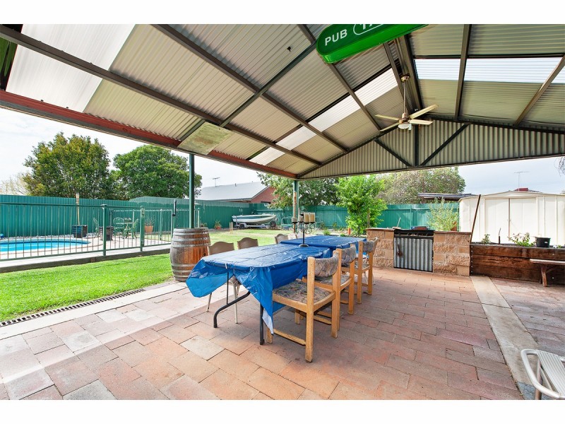 424 English Avenue, Lavington NSW 2641