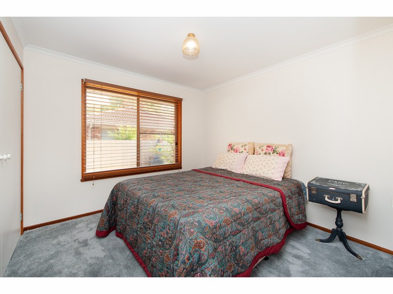 2/1-5 La Fontaine Avenue, Lavington NSW 2641