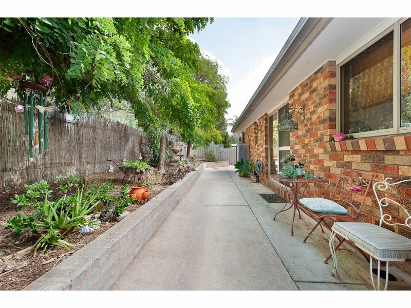 2/1-5 La Fontaine Avenue, Lavington NSW 2641