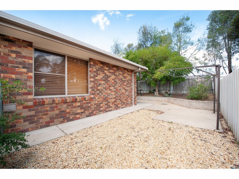 2/1-5 La Fontaine Avenue, Lavington NSW 2641