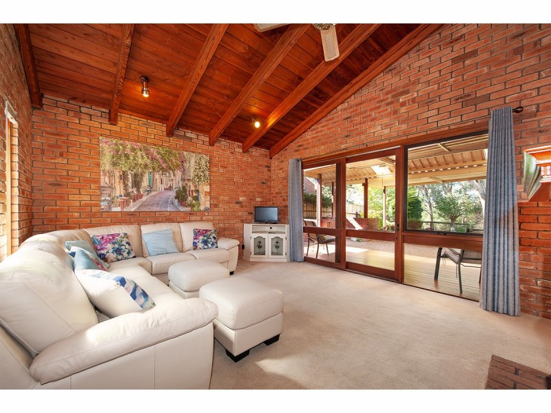 382 Poplar Drive, Lavington NSW 2641