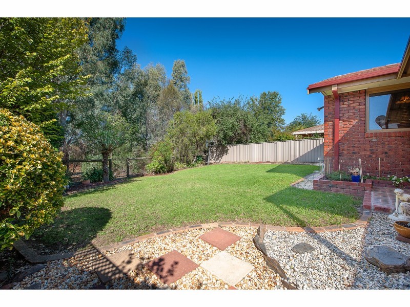 382 Poplar Drive, Lavington NSW 2641