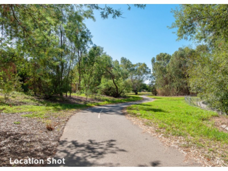 382 Poplar Drive, Lavington NSW 2641