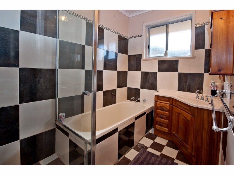 523 Kaitlers Road, Lavington NSW 2641