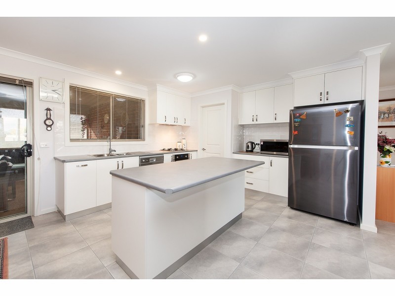 14 Gilson Place, Howlong NSW 2643