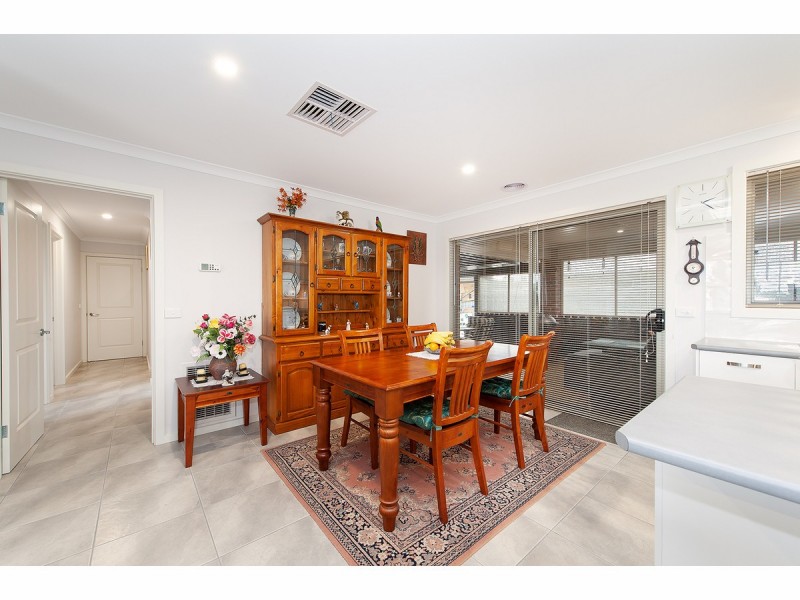 14 Gilson Place, Howlong NSW 2643