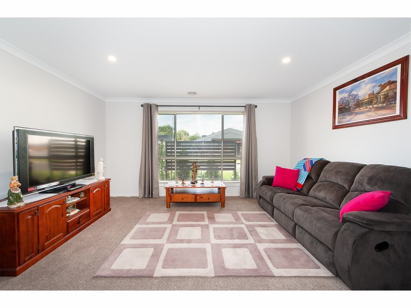 14 Gilson Place, Howlong NSW 2643