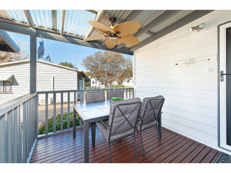 1 Manna Court, Lake Hume Village NSW 3691