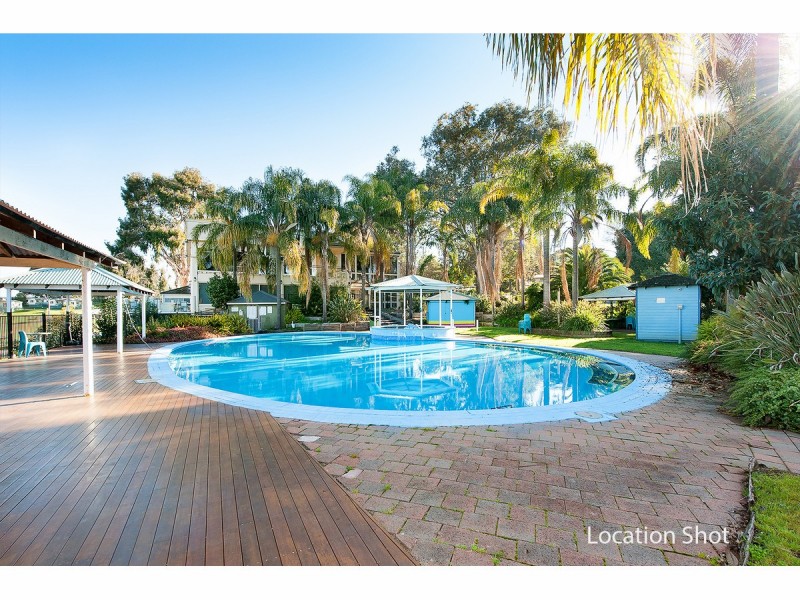 1 Manna Court, Lake Hume Village NSW 3691