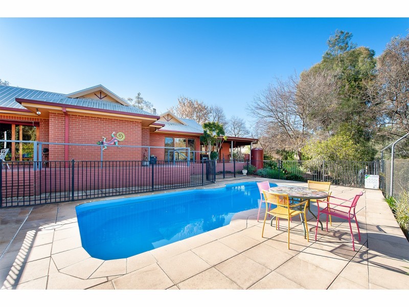 42 Hammer Street, Howlong NSW 2643