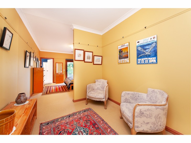 42 Hammer Street, Howlong NSW 2643