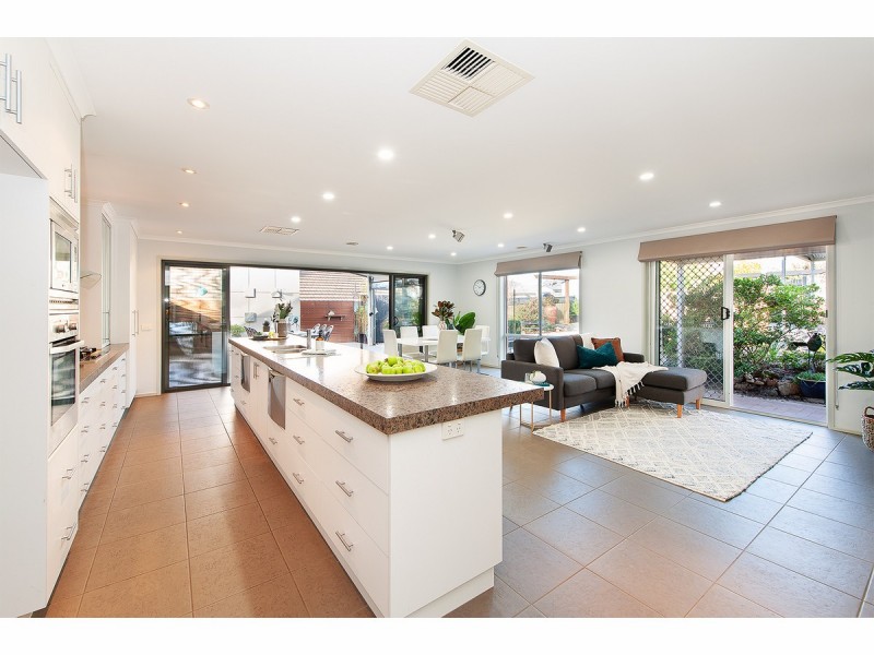 9 Pinnibar Court, Thurgoona NSW 2640