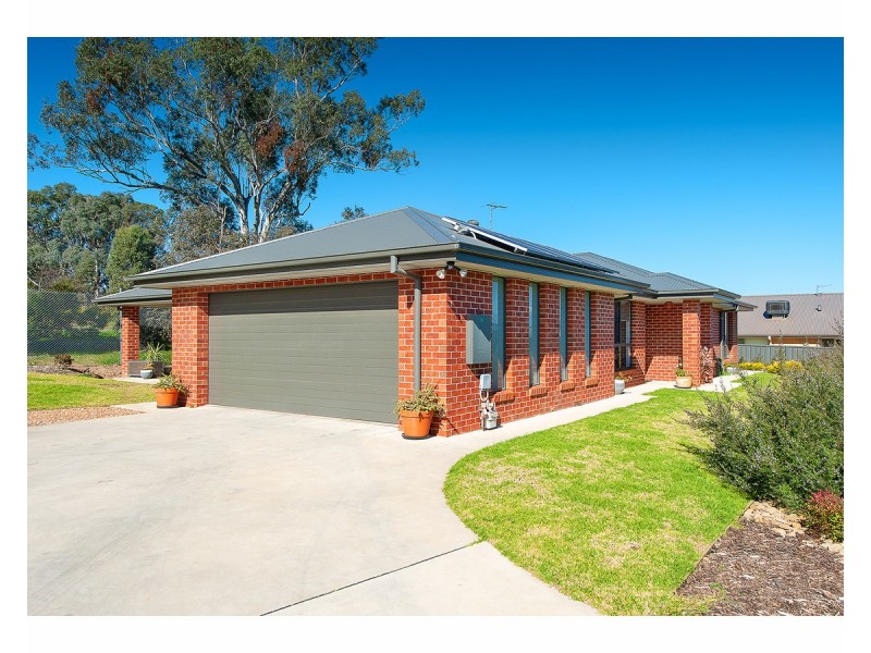 28 Paddlesteamer Court, Thurgoona NSW 2640