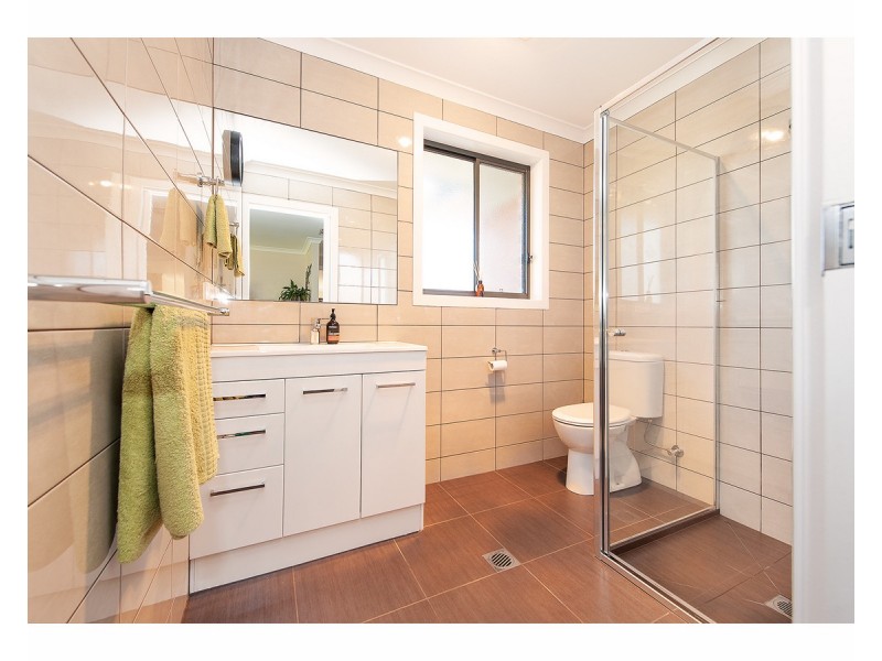 28 Paddlesteamer Court, Thurgoona NSW 2640