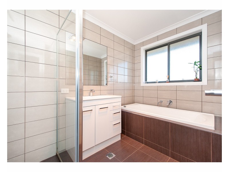 28 Paddlesteamer Court, Thurgoona NSW 2640