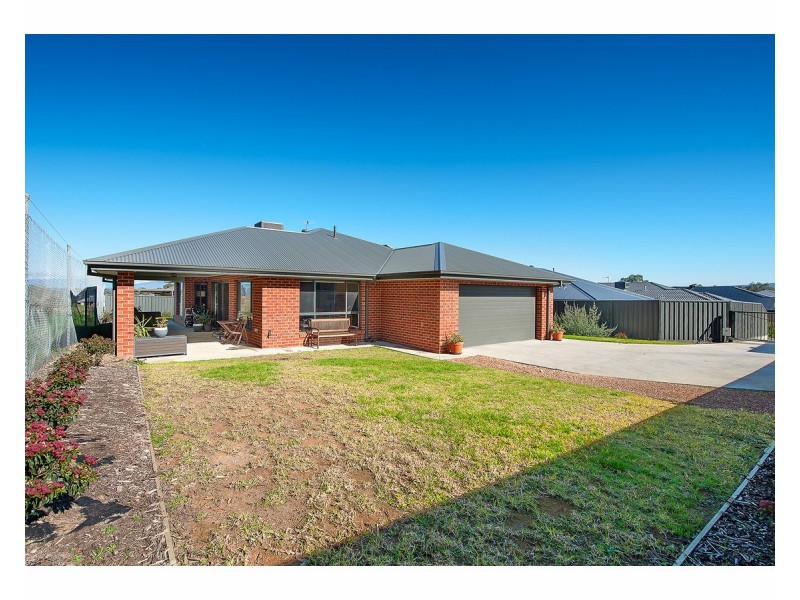 28 Paddlesteamer Court, Thurgoona NSW 2640