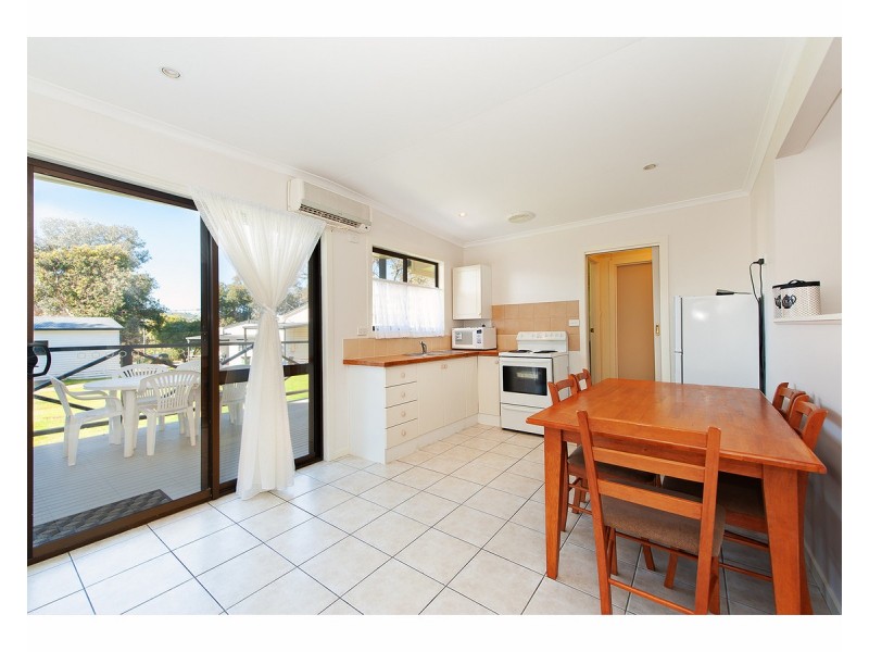 21 Brushbox Street, Lake Hume Village NSW 3691