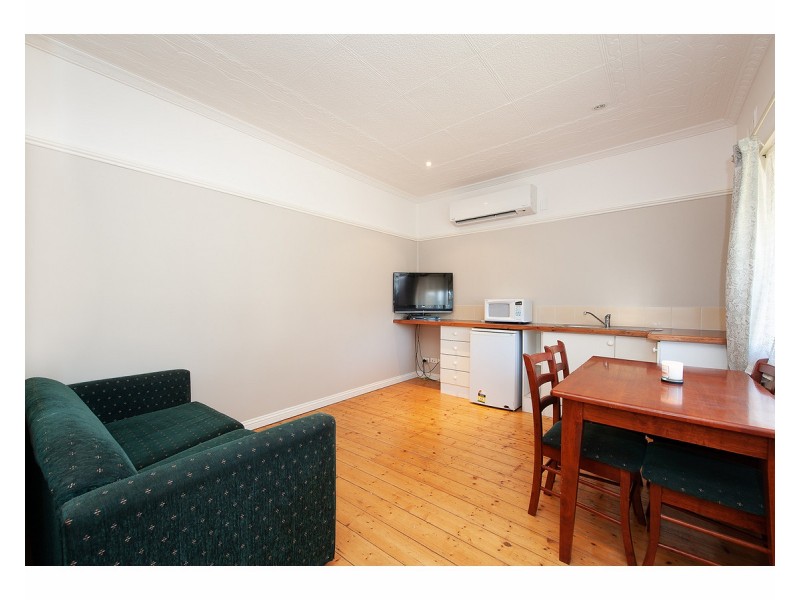 21 Brushbox Street, Lake Hume Village NSW 3691