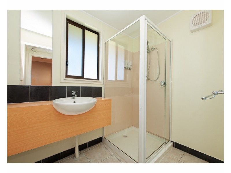 21 Brushbox Street, Lake Hume Village NSW 3691