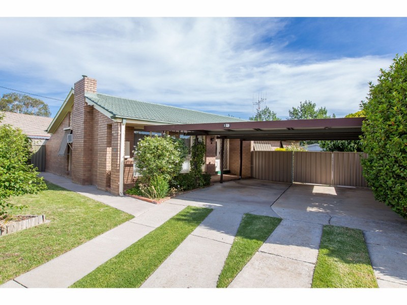 329 Haines Court, Lavington NSW 2641
