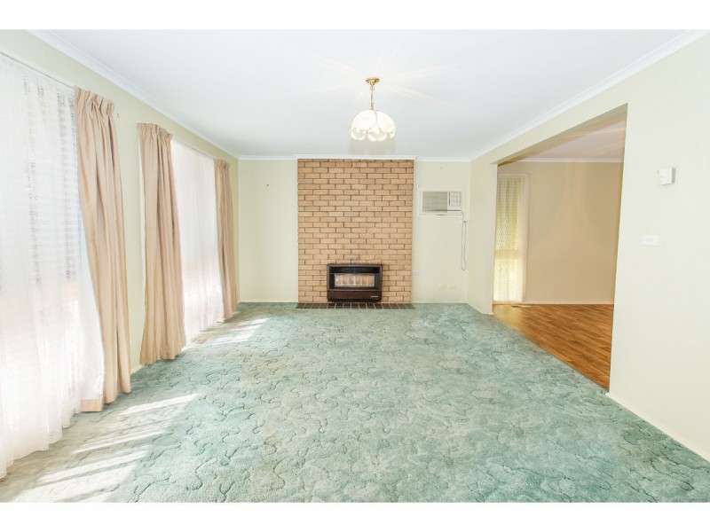 329 Haines Court, Lavington NSW 2641