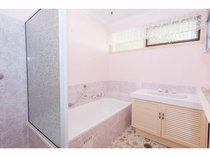 329 Haines Court, Lavington NSW 2641