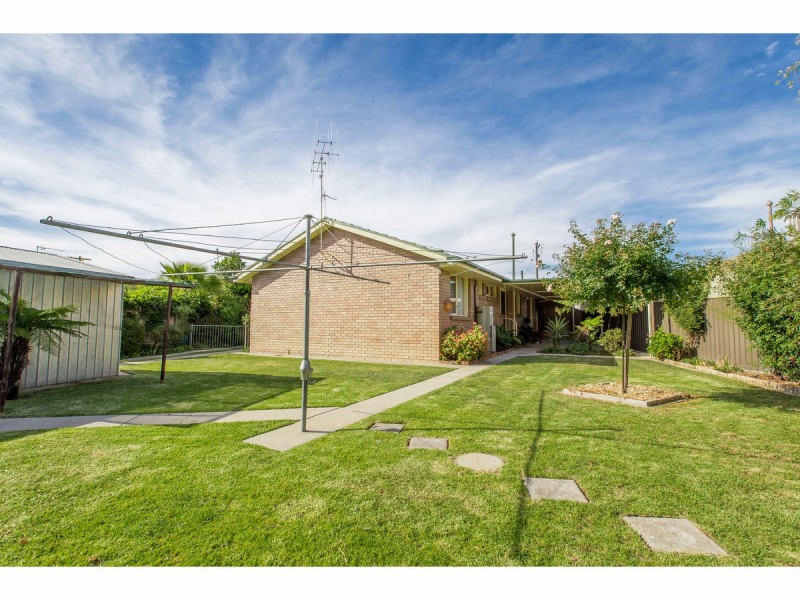 329 Haines Court, Lavington NSW 2641