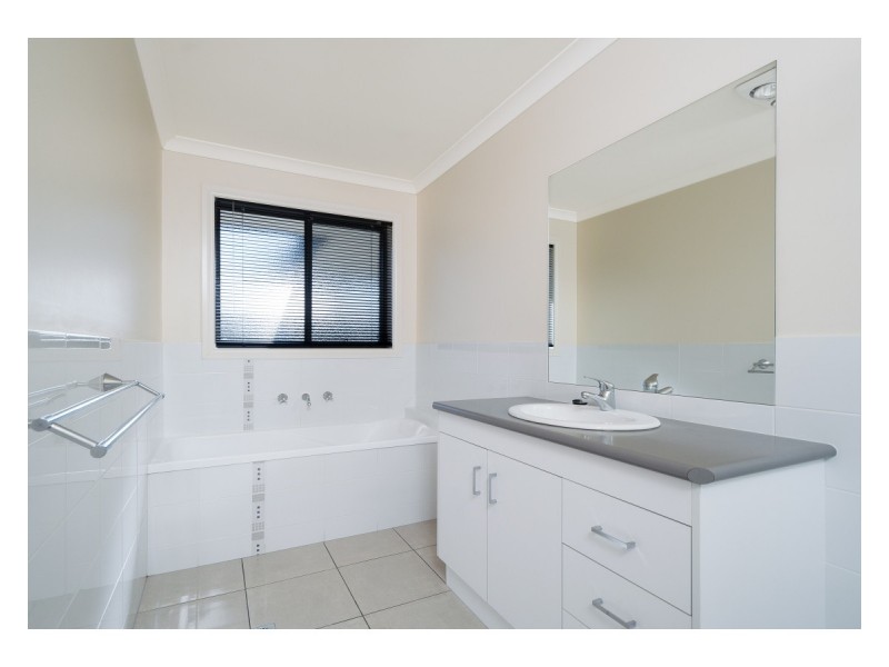 1 & 2/298 Kaitlers Road, Springdale Heights NSW 2641