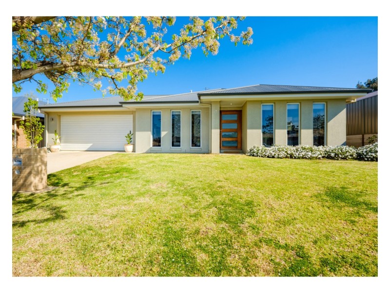 17 Warbler Street, Thurgoona NSW 2640