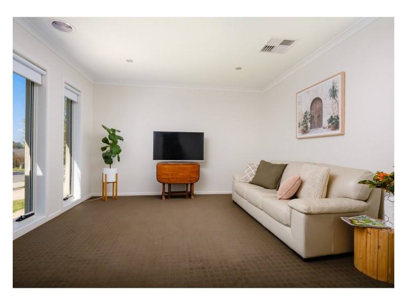 17 Warbler Street, Thurgoona NSW 2640