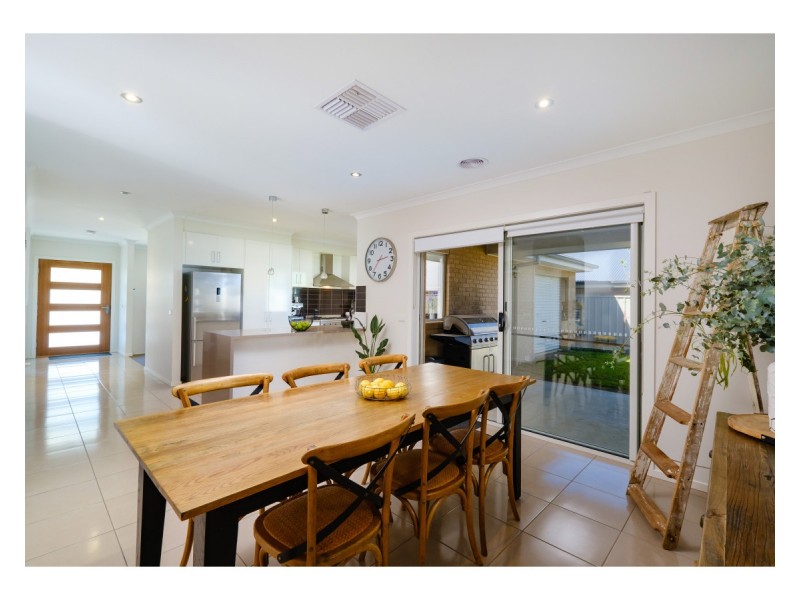 17 Warbler Street, Thurgoona NSW 2640